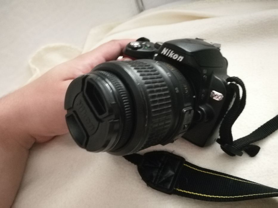 Nikon d60 + grip,4 baterii,geanta