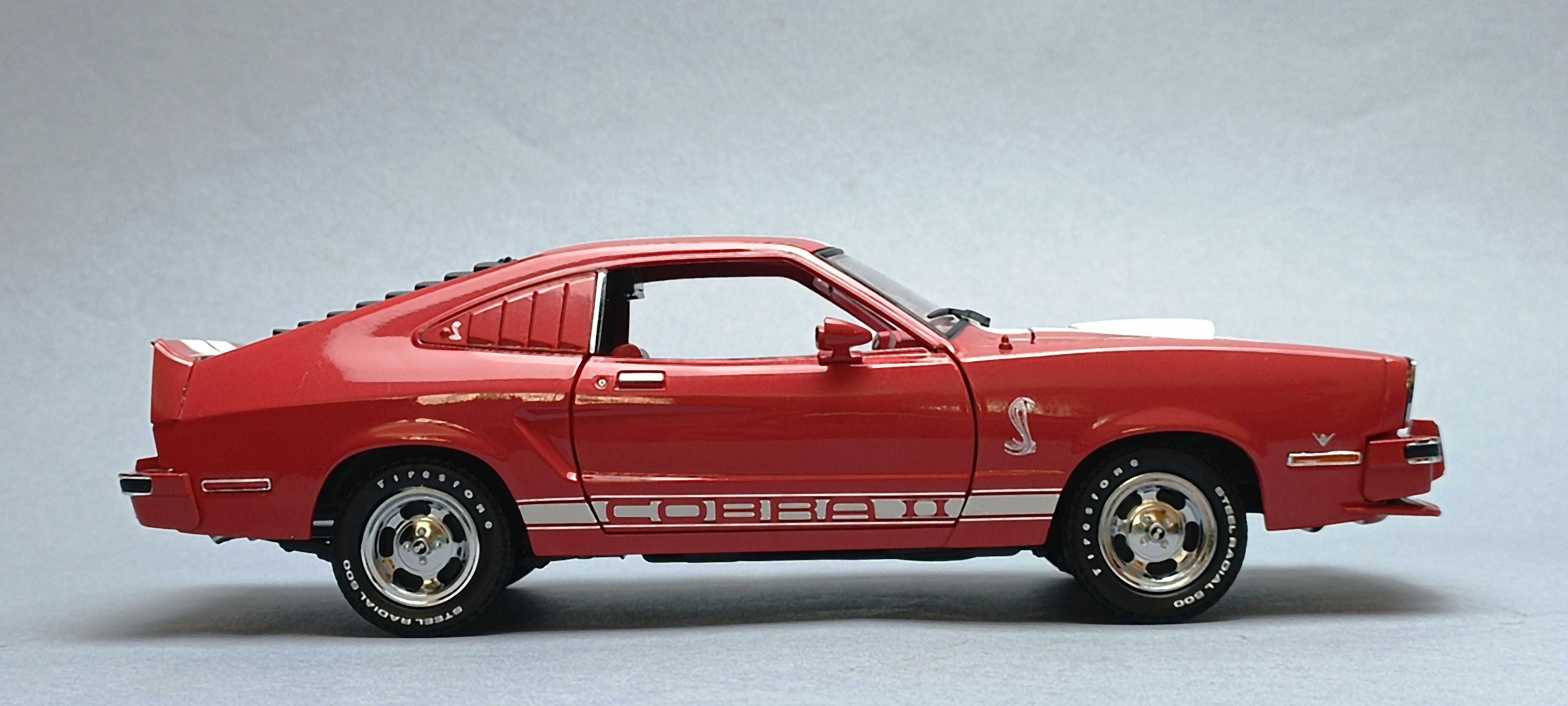 Macheta auto Ford Mustang Cobra II 1/18 Greenlight