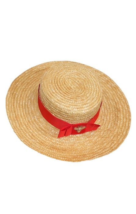 PĂLĂRIEPălărie
Elegantă din Paie cu Panglică Roșie și Broșă AlbinăPăla