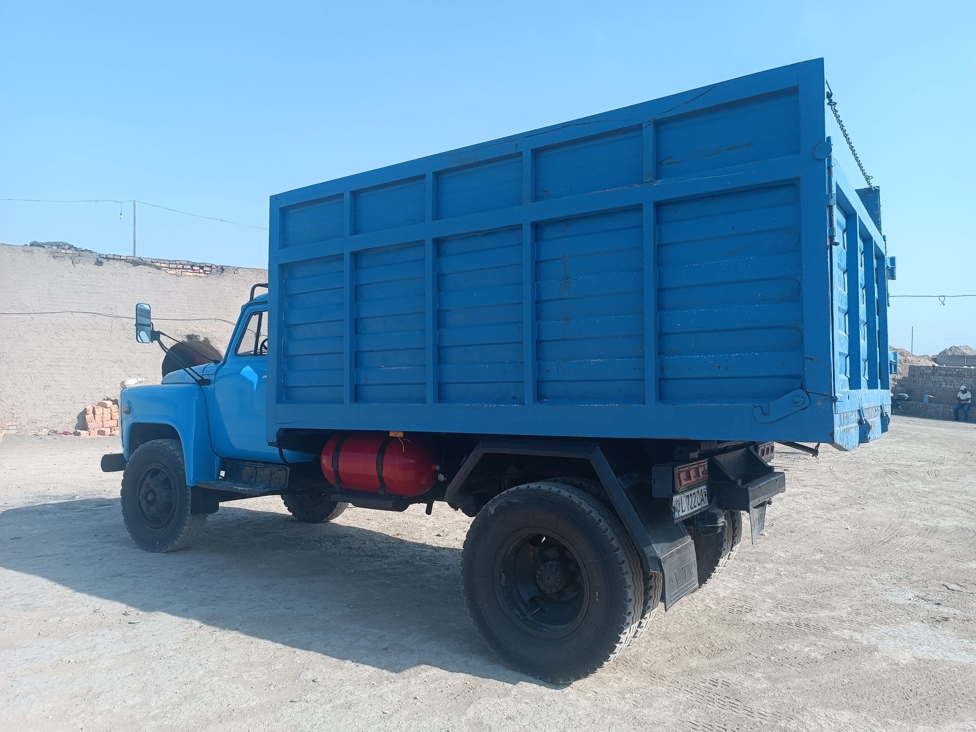 Gaz 53 samosval sotiladi