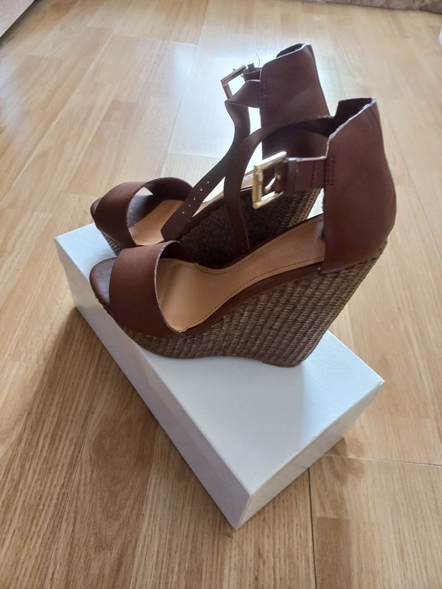 Sandale Stradivarius piele, marimea 35 noi !