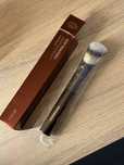 Pensula Hourglass de fond de ten, noua in cutie
