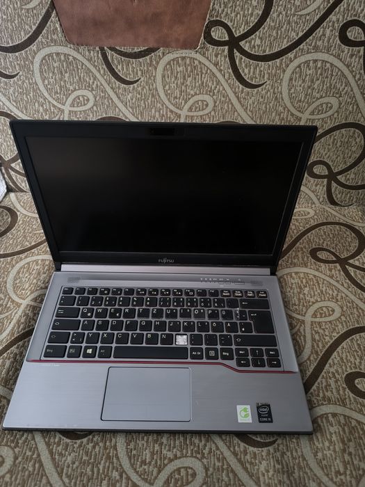 Laptop fujitsu , detalii in anunt