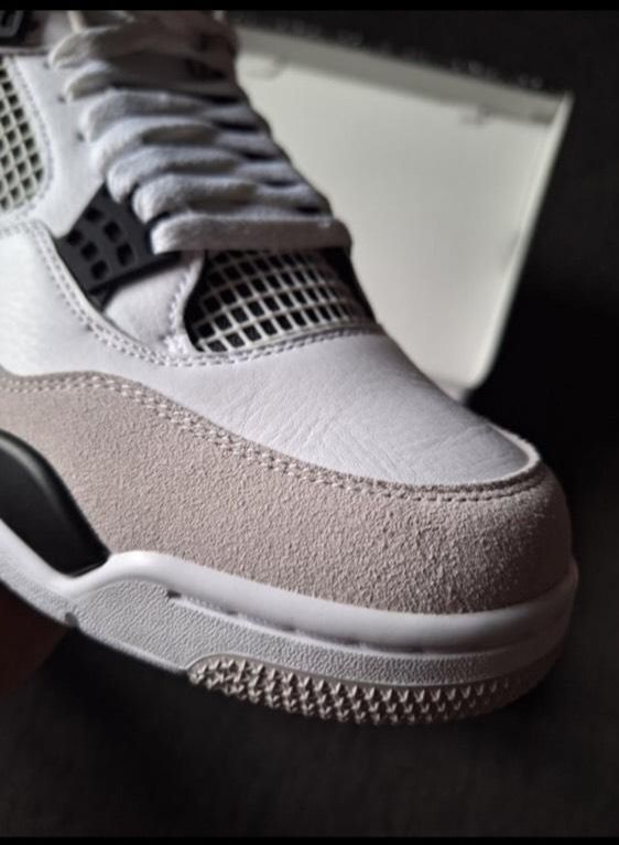 AIR Jordan 4 Retro