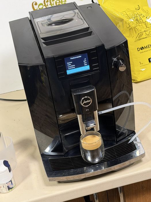 Кафемашина кафе автомат JURA E6 PIANO BLACK с гаранция