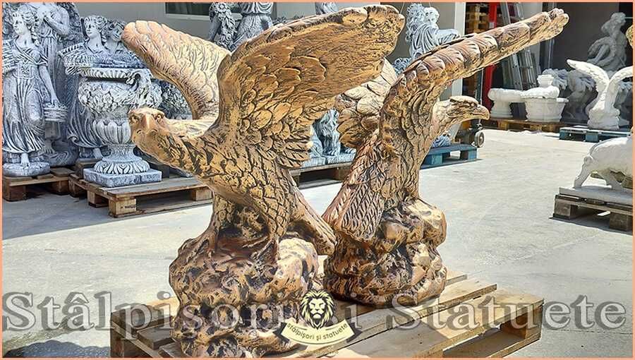 Set două statuete vulturi pe stâncă, model S35.