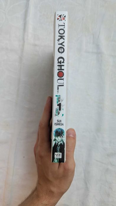 Carte manga "Tokyo Ghoul", volumul 1, în engleză