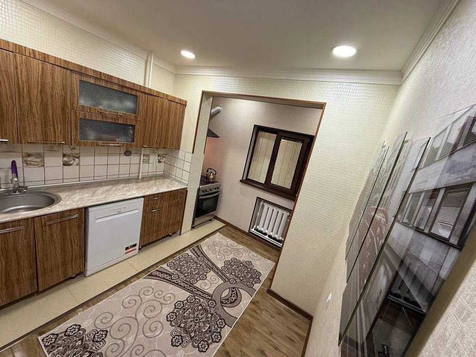 Срочно продаётся 4 комнатная квартира в 7 квартале с хорошим ремонтом