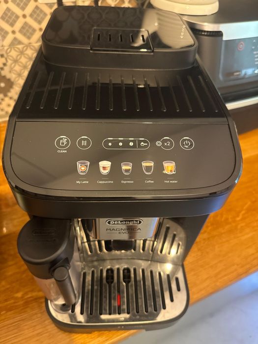 Espressor automat De Longhi Magnifica Evo ECAM