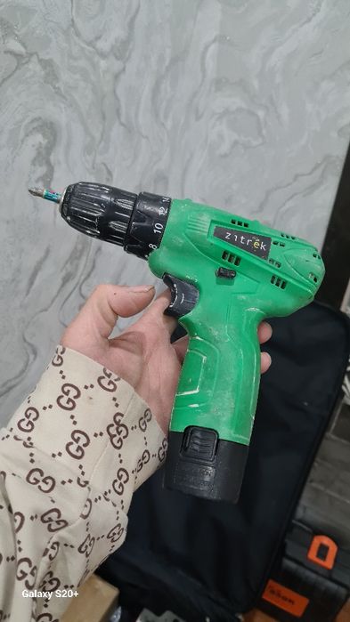 Дрель,  шуруповерт,