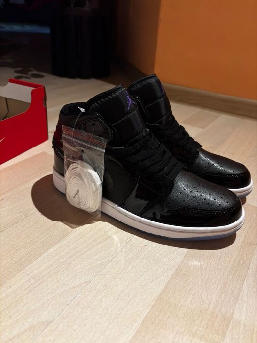 Jordan 1 mid SE Space Jam