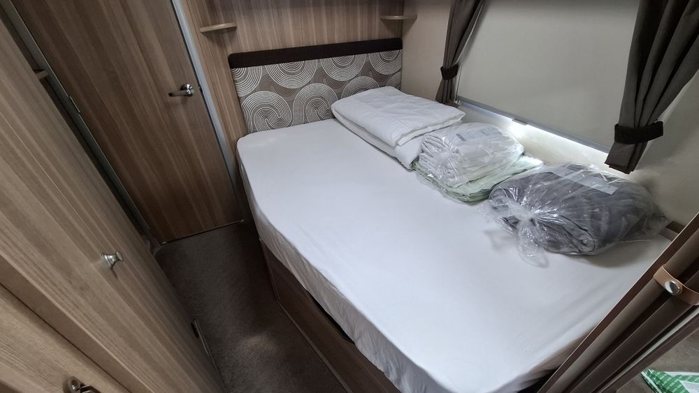 Vând rulotă SWIFT impecabilă- superdotată