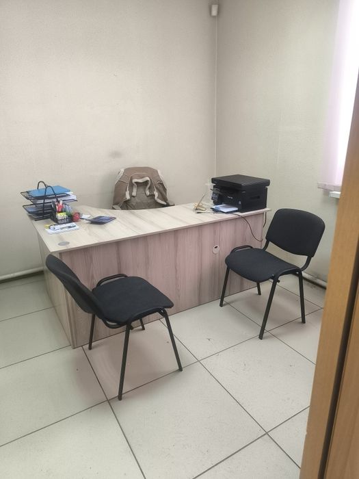 Продам офисный стол из ЛДСП