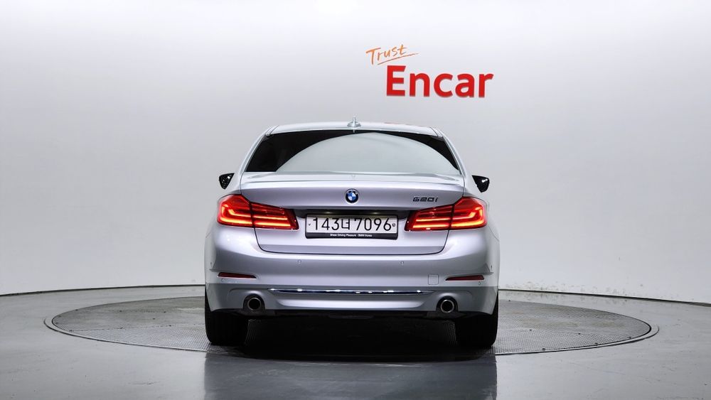 BMW 5-Series 520i Luxury