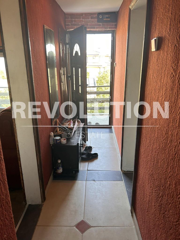 Дава се под наем Етаж от къща в Варна, м-т Траката - 75 кв.м за 350 € - Снимка #3