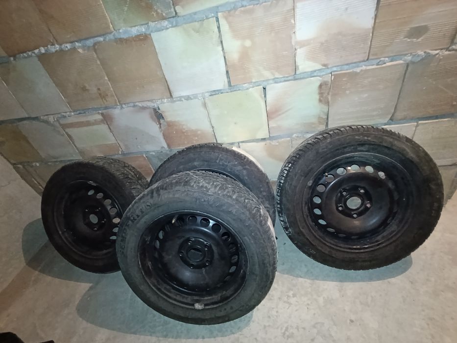 Гуми с желязни джанти R15 VW