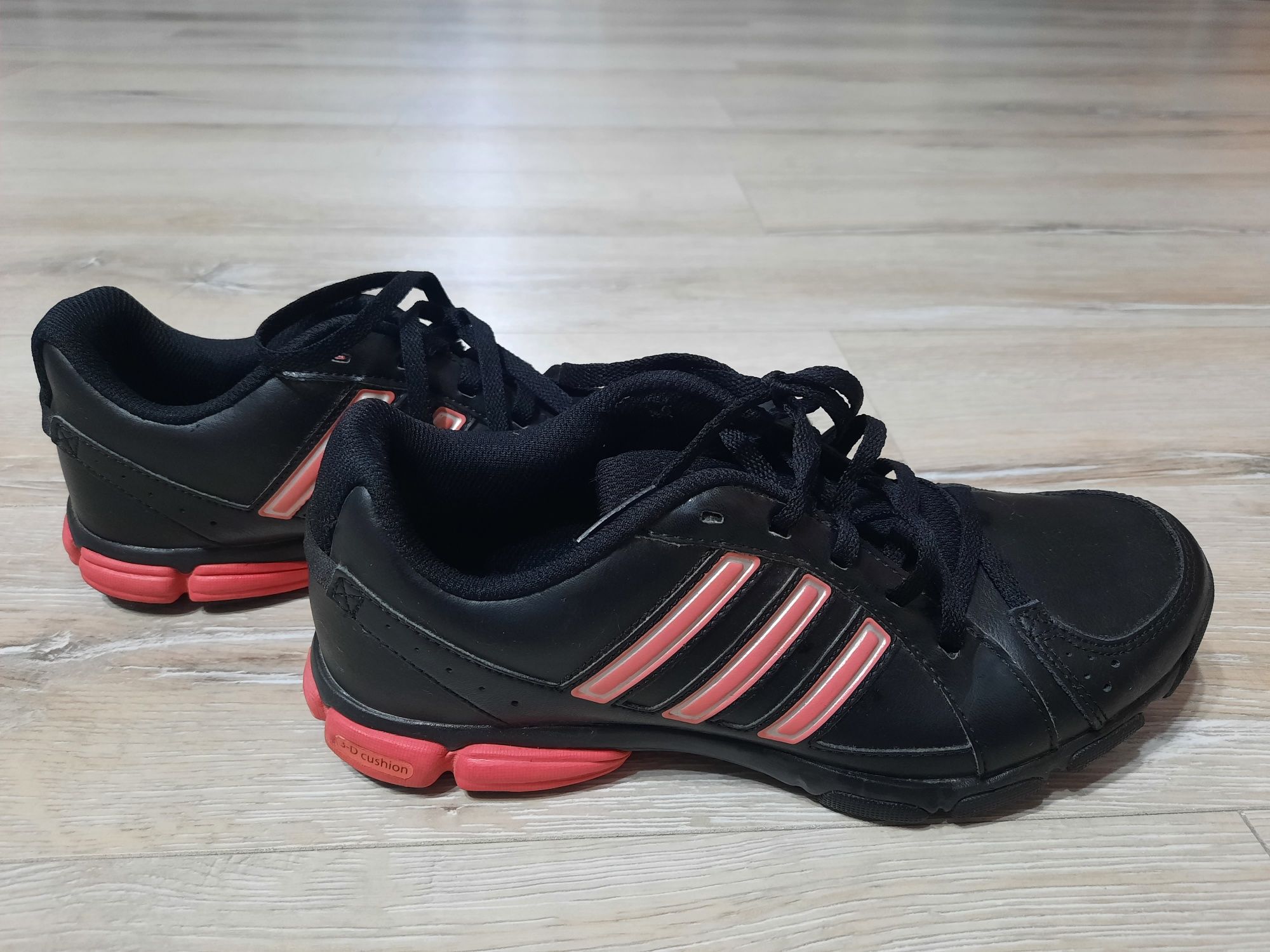 Оригинални дамски маратонки  Adidas-38  номер