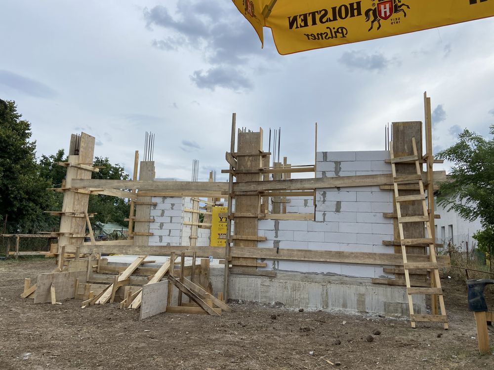 Construim case la rosu cat si la cheie