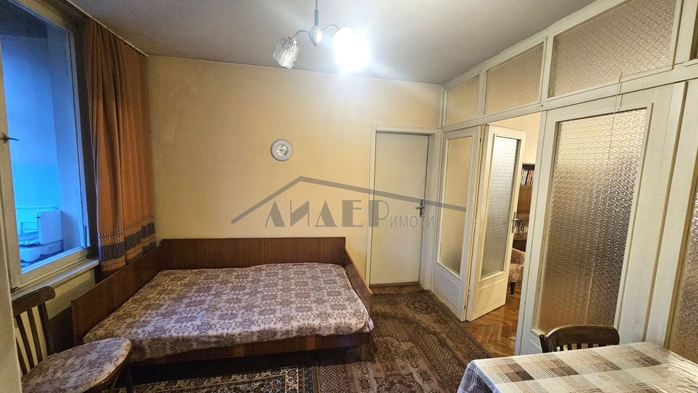 3-стаен с реална площ от 99 кв.м. в кв. Въстанически