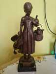 Statuie din Bronz.fata cu  rate