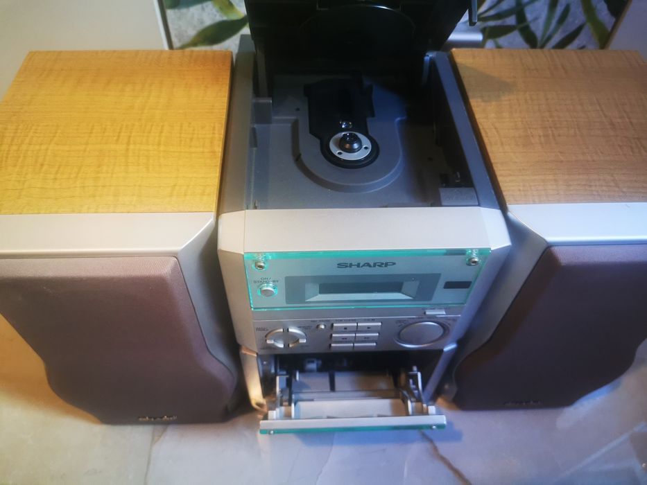 Combina SHARP casetofon