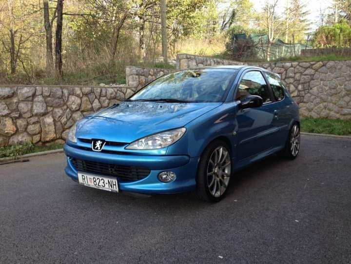 Cauciucuri NOI, sh, capotă Peugeot 207