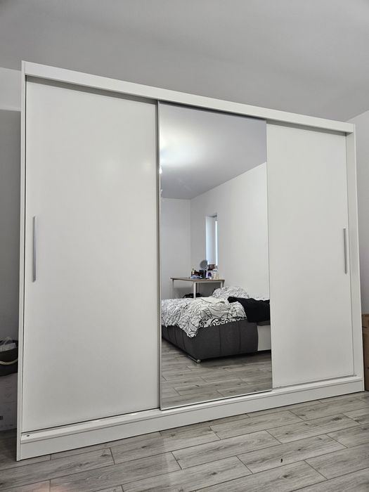 Dulap mare 250x218x61 cm ca NOU
