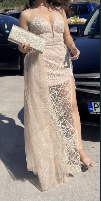 Продава се бална рокля!