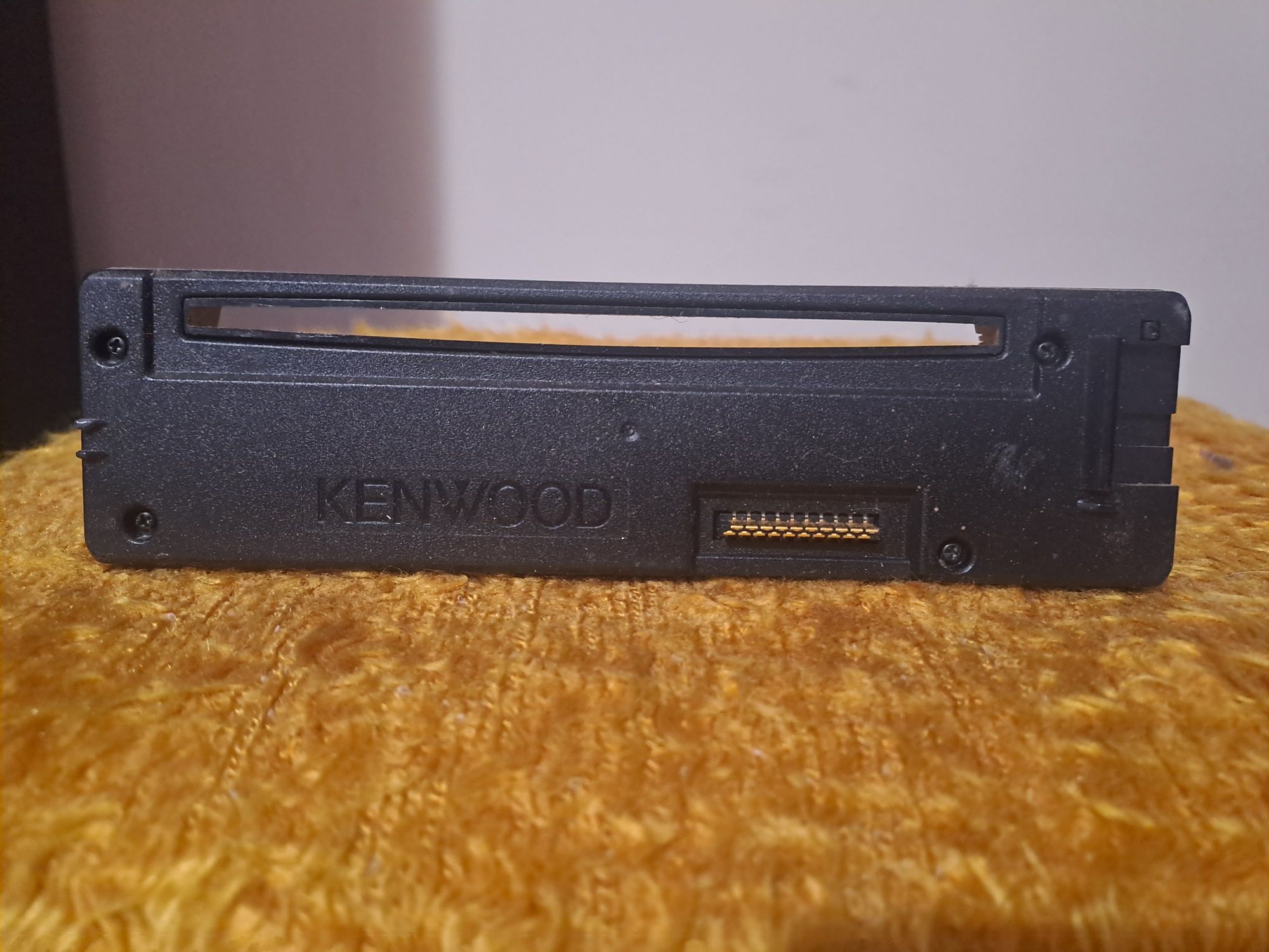 Продавам радио за кола KENWOOD