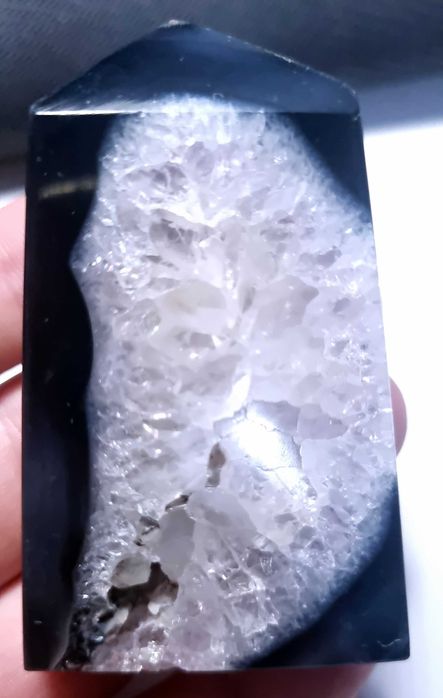 Turn din cristal natural Onyx Agat