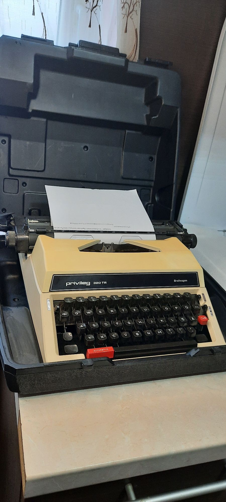 Mașină de scris Privileg 320TR funcțională