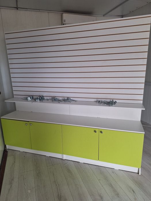 Продам полки витрин  в хорошем состоянии