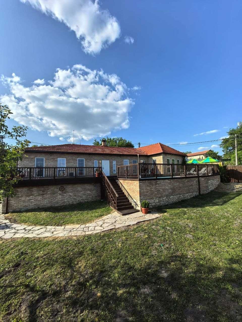 Продава  къща село Баново.