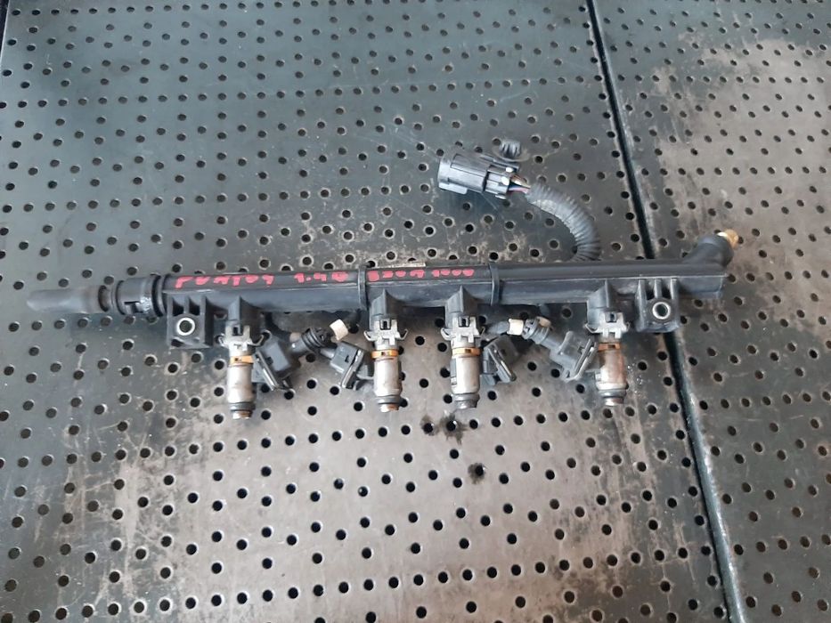 rampa cu injectoare 1.4 b 850a1000  fiat punto evo  grande punto 199 cb261b