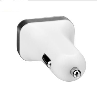 USB двупортов адаптер с LED дисплей за кола