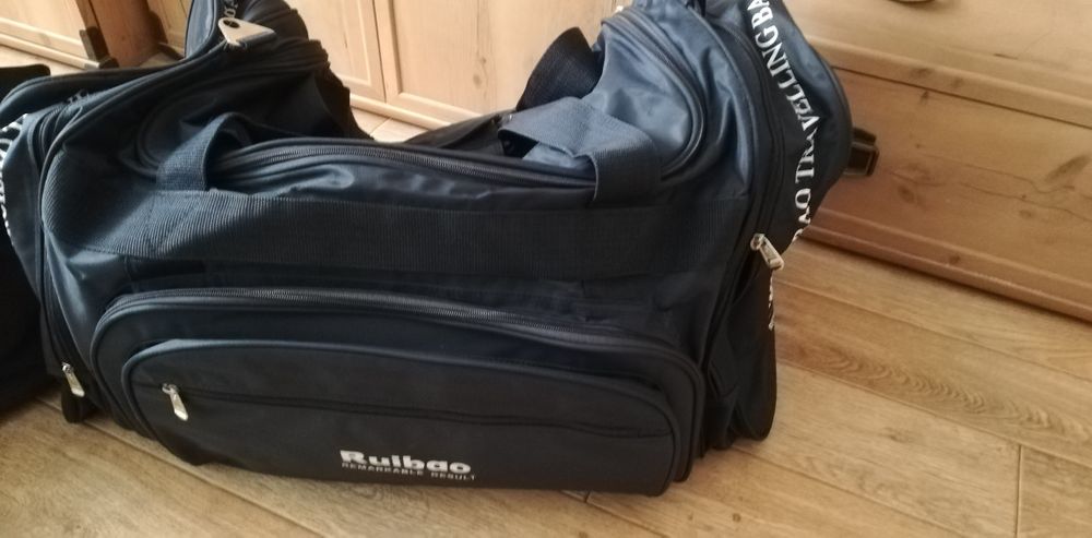 Продам дорожные сумки.