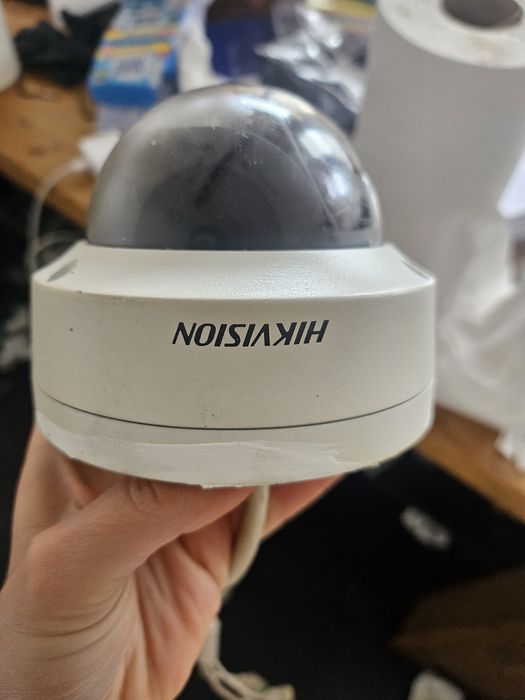 Камера бяла HIKVISION