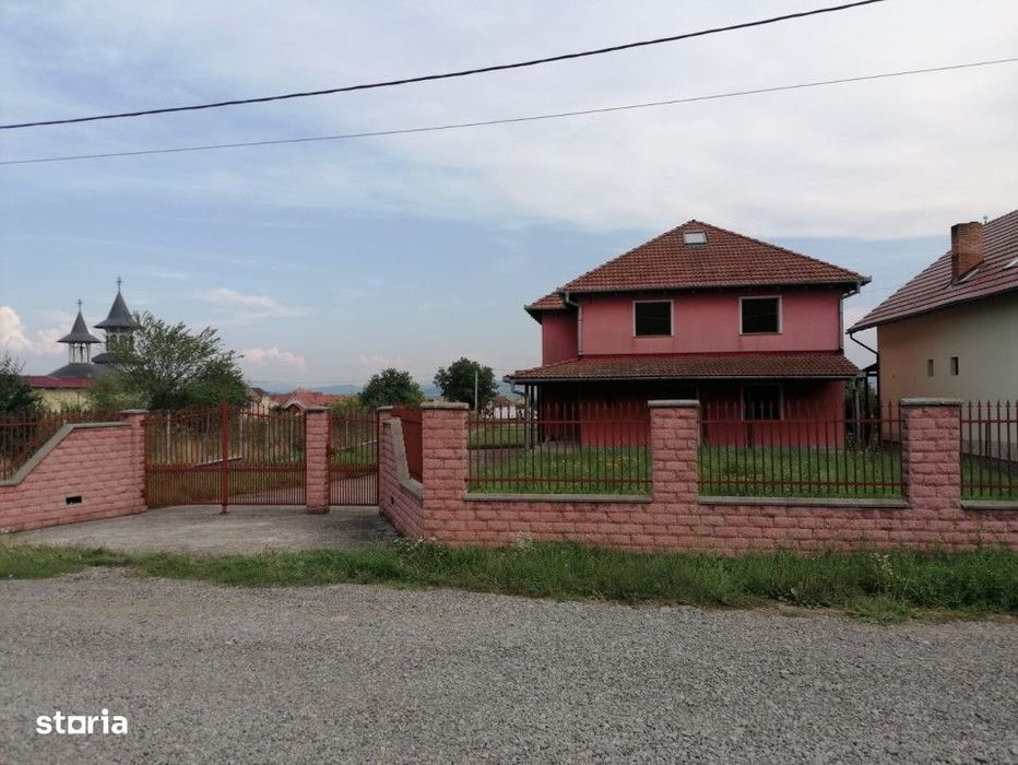 Casa - vila de vanzare construita in stil italian