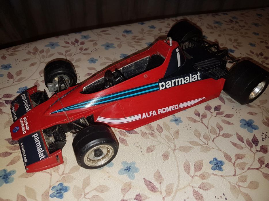 Vand macheta burago brabham alfa romeo