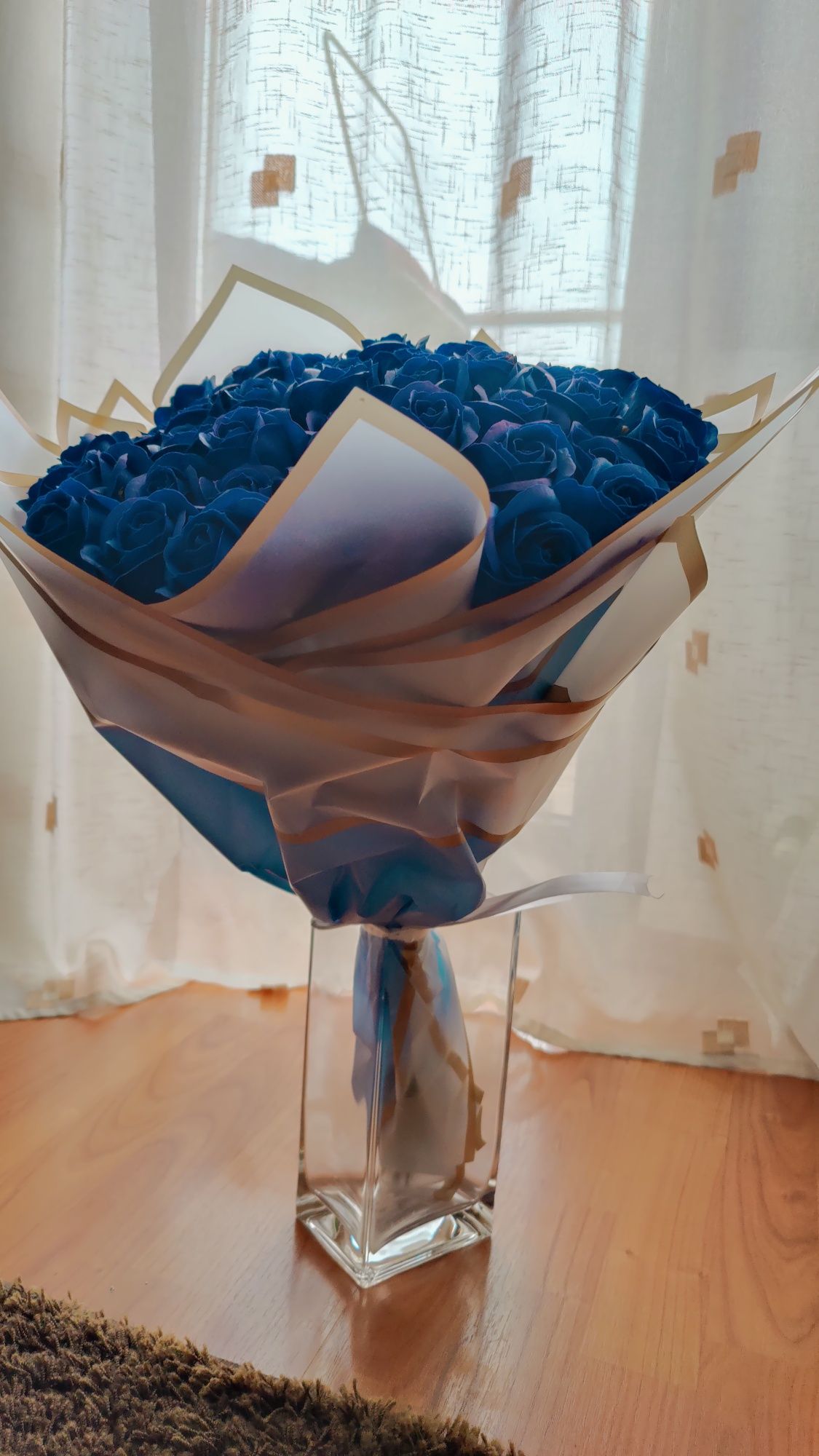 Buchet imens de 51 trandafiri albastri cu fir lung