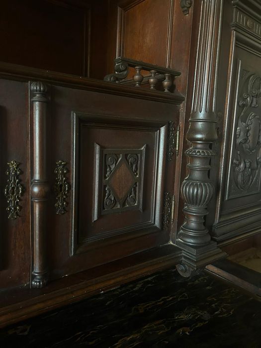 Vând credent lemn masiv,sculptat..