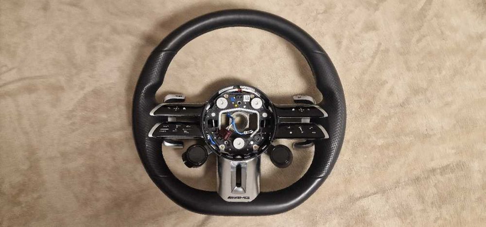 Продавам чисто нов АМГ волан за последните модели Мерцедес