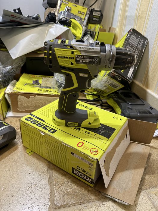 Masina de gaurit si insurubat 18V,  motor fara perii, 60Nm