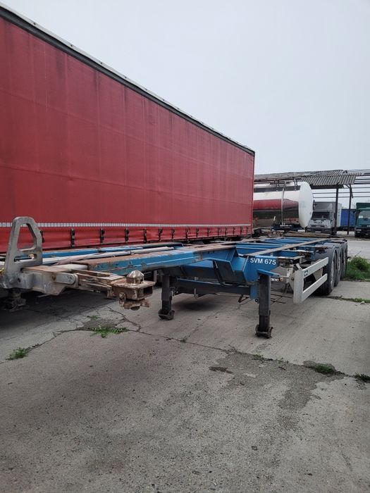 Semi  remorcă  containere