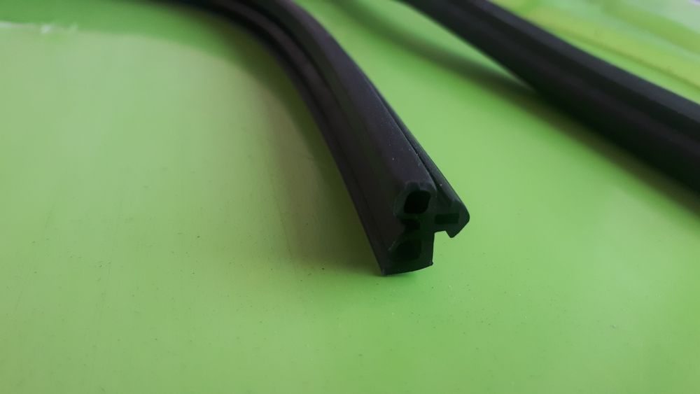 резина на пластиковые окно