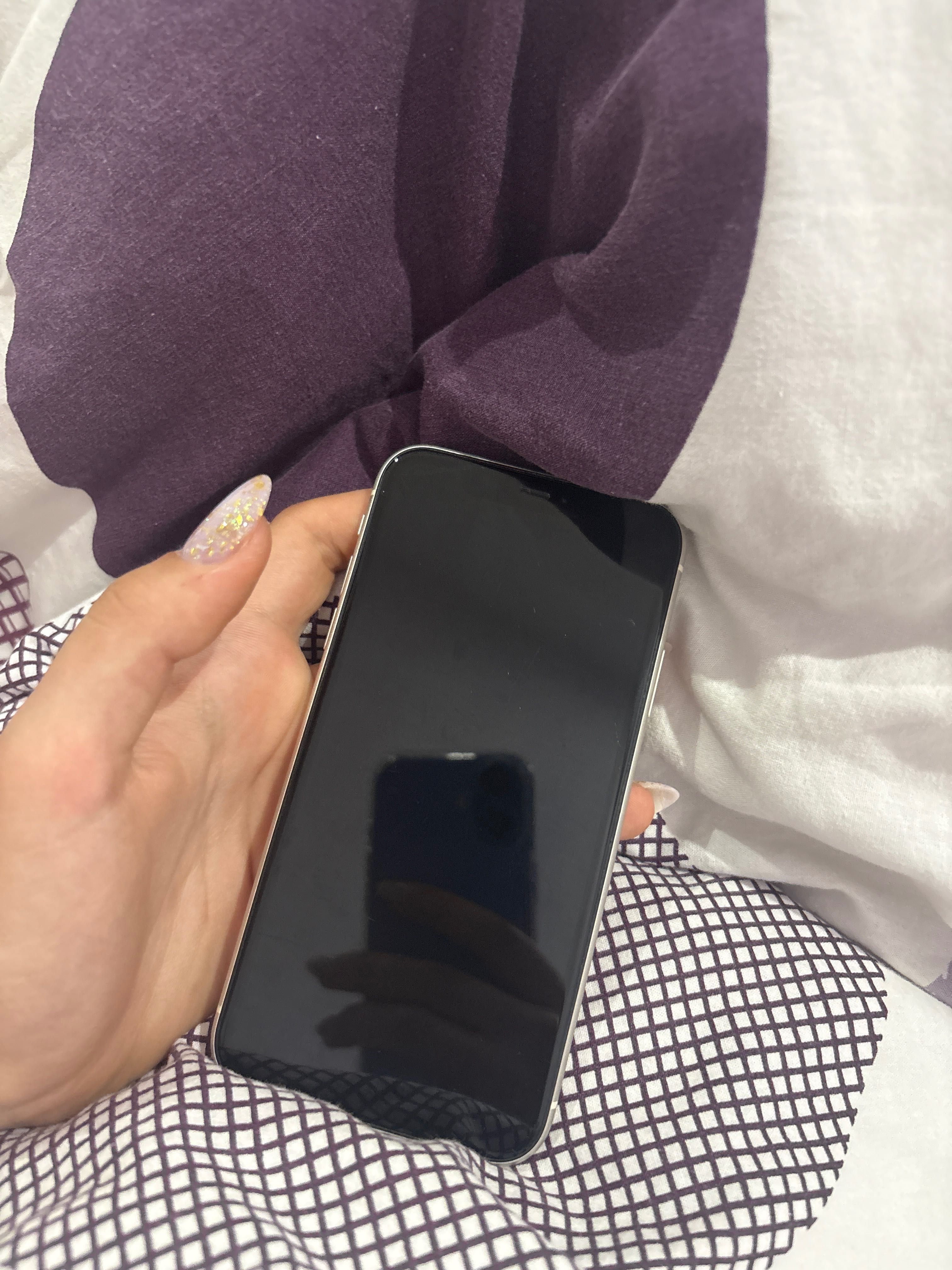 Продавам Iphone11 300лв.