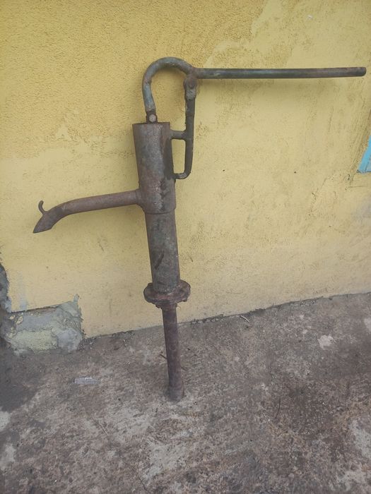 Vând pompa de apa