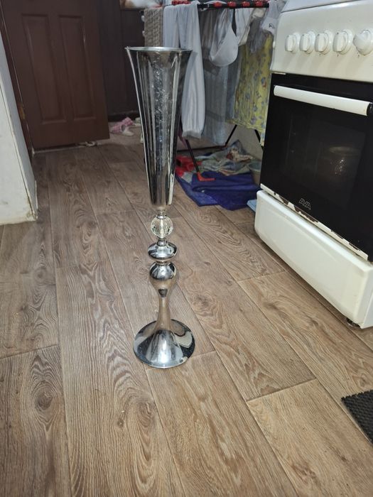 Продам вазу металл