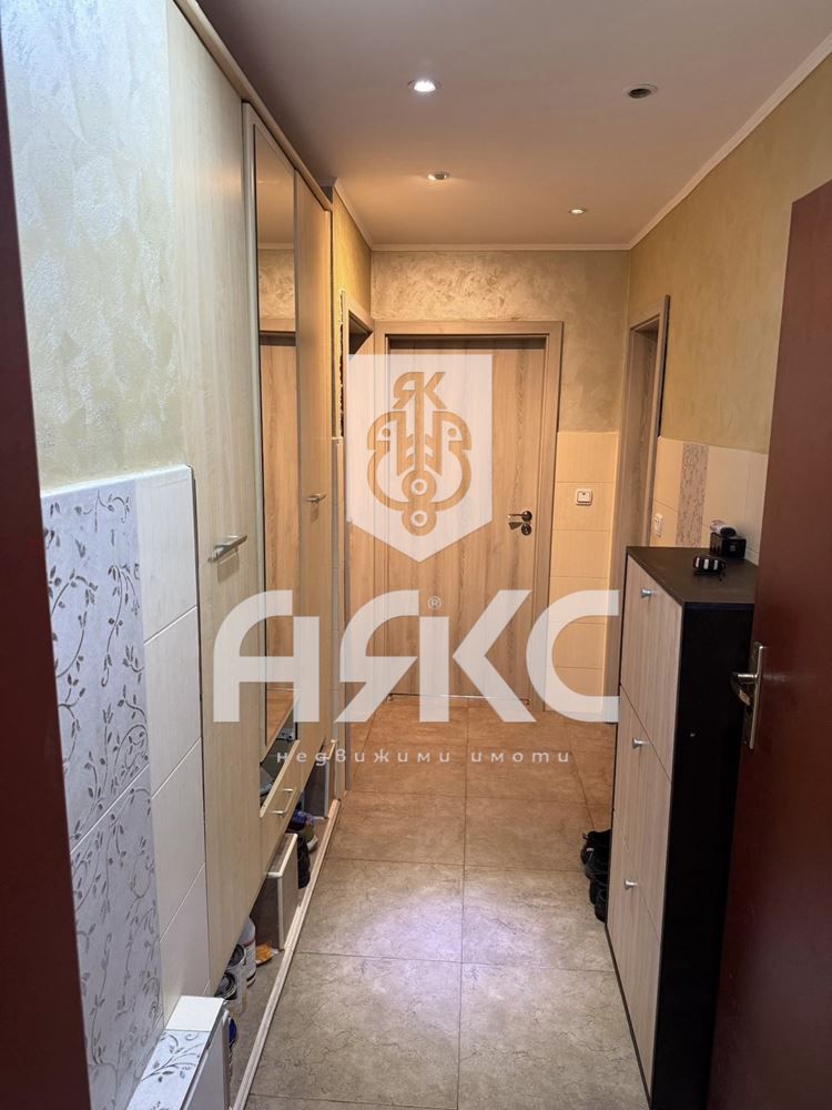 Двустаен обзаведен апартамент в кв. Люлин 3