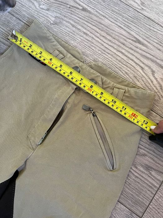 Бричове за езда, различни цветове